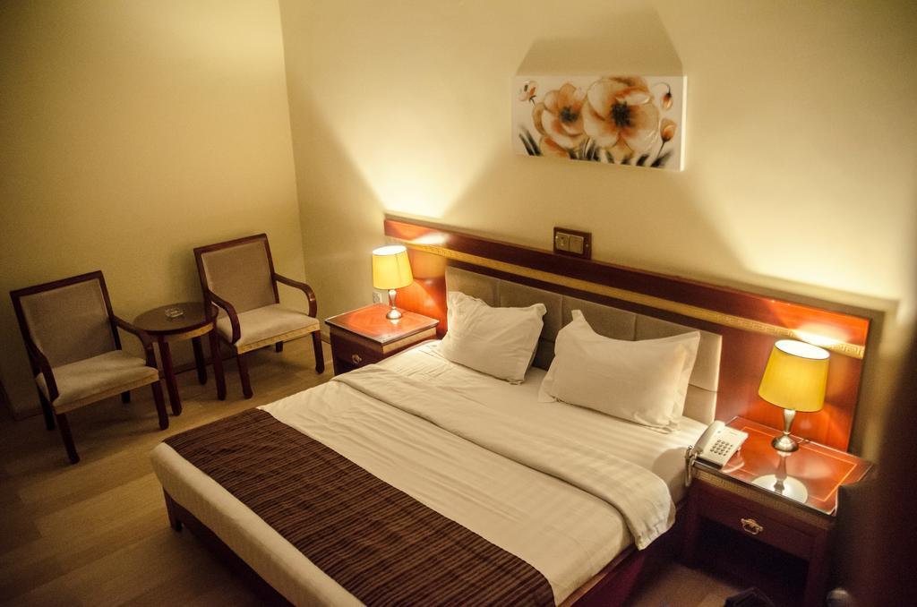 Hotel Rosebud Абуджа Екстериор снимка