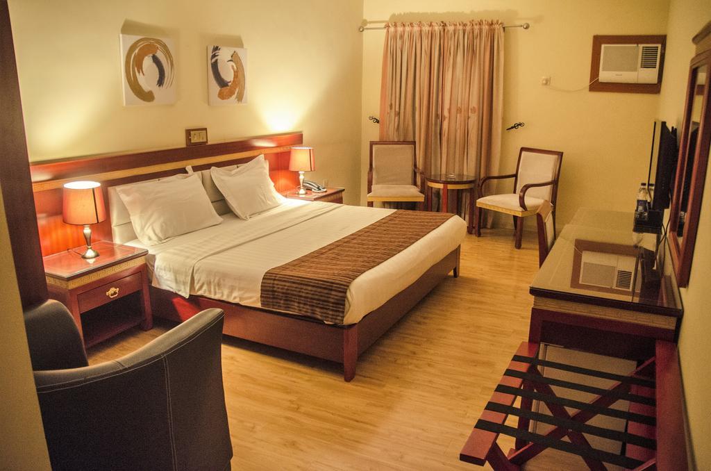 Hotel Rosebud Абуджа Екстериор снимка