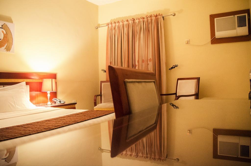Hotel Rosebud Абуджа Екстериор снимка