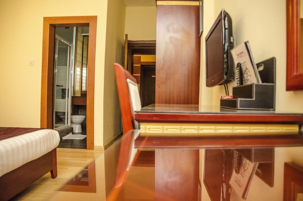 Hotel Rosebud Абуджа Екстериор снимка