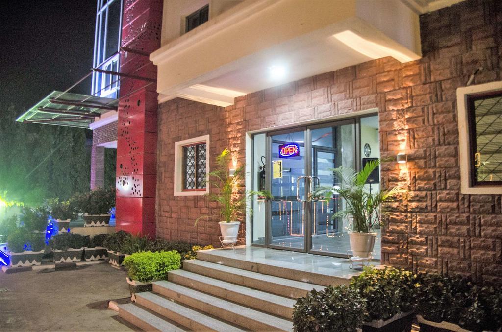 Hotel Rosebud Абуджа Екстериор снимка